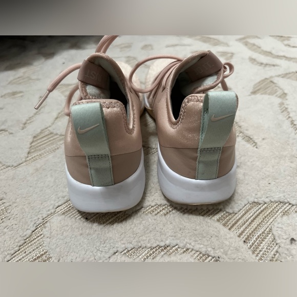 Nike Women's Foundation Elite Training Shoe Beige/Guava Ice- size 7 - Picture 4 of 7